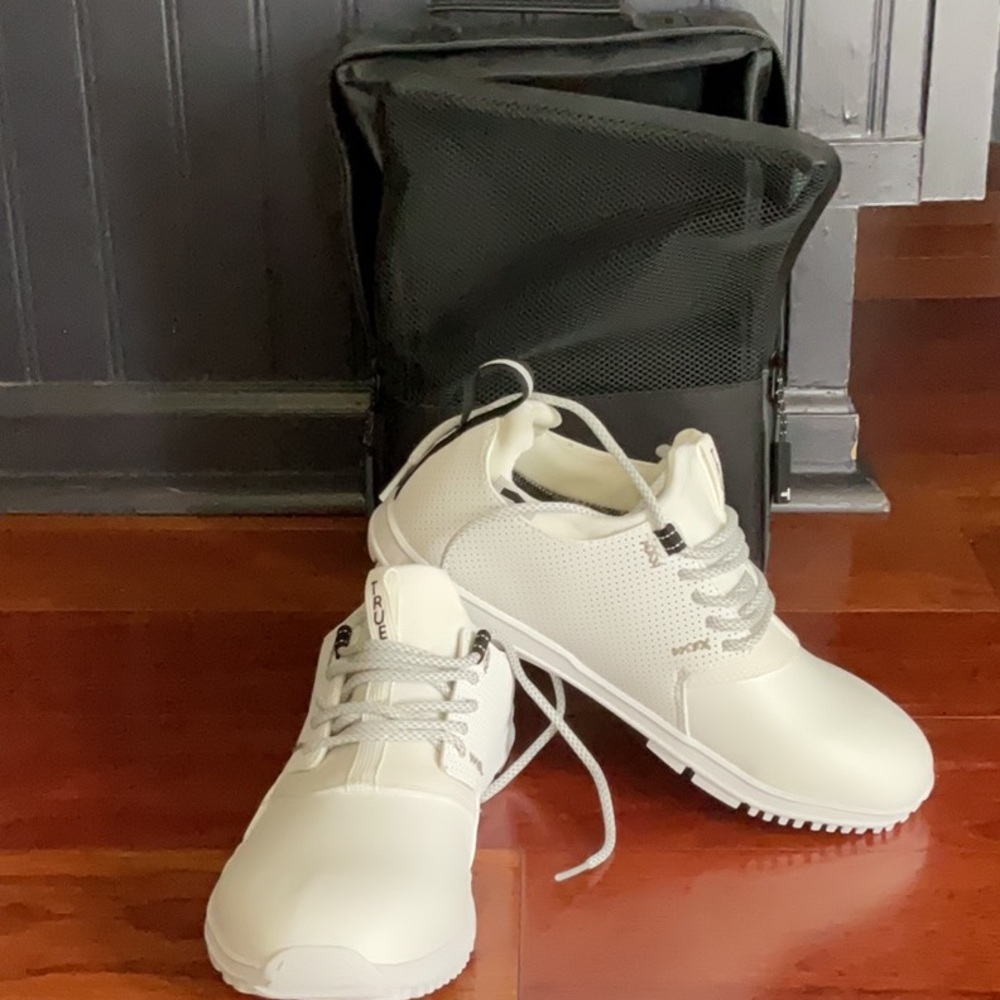 TRUE linkswearGolf/Walking shoes. Never worn. Brand new in box.